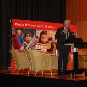 Staatssekretär Prof. Klaus Schäfer vom Familiensministerium Düsseldorf