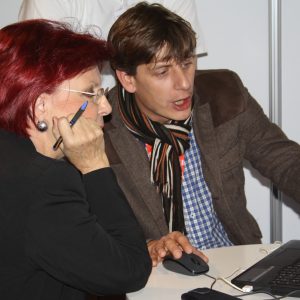 Oliver Bartosch geht online mit der Vorsitzenden des Kuratoriums des Preises, die Rote Heidemarie