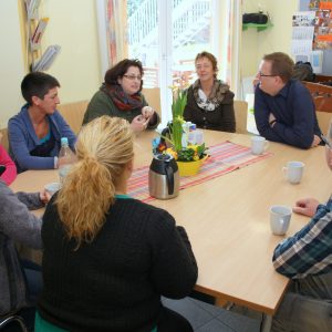 Oliver Kaczmarek und das Mitarbeiterteam unter der Leitung von Frau Kerstin Schleweis im Gespräch