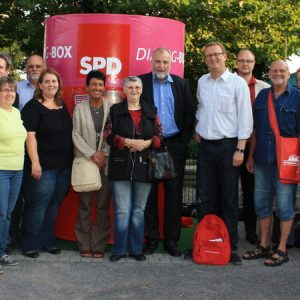 Klaus Wiesehügel mit dem Bundestagsabgeordneten Oliver Kaczmarek und SPD-Mitgliedern