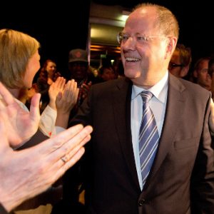And the winner is: Peer Steinbrück mit Sigmar Gabriel im Berliner Radialsystem (Foto dpa)