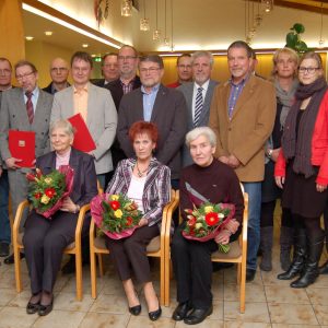 Die Jubilare des OV Methler mit Dieter Wiefelspütz (li.), Vorsitzender Michael Krause (re.) und BM Herrmann Hupe (Mi. ) neben Joachim Eckardt (li. stellv. Vorsitzender)