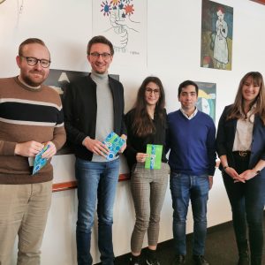 Die neuen Vorsitzenden verabschieden den alten Vorstand (v.l.): Jonas Beckmann, Philipp Kaczmarek, Pelin Şentürk, Fatih Asıl, Hannah Lessow (Bild: Jusos Kreis Unna/Arber Aliu).